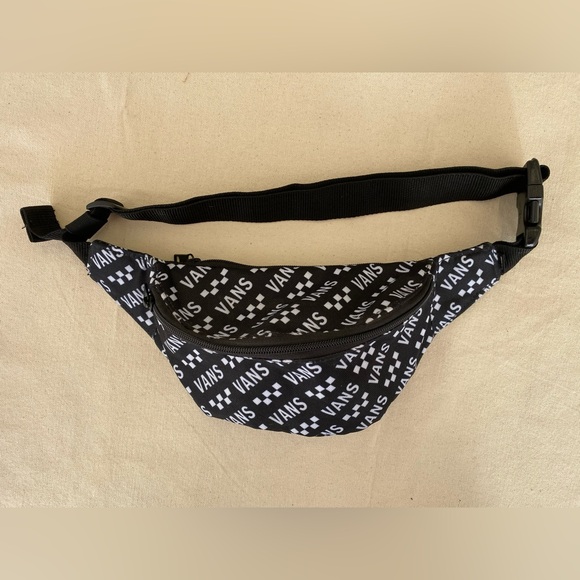 Vans Checkered Black White Fanny Pack Casual Bag Adjustable Strap Unisex Style - Picture 2 of 7